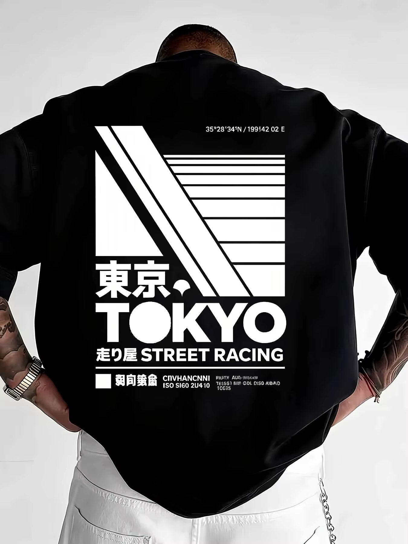 Street Fashion In Tokyo - Japońska koszulka z nadrukiem w stylu